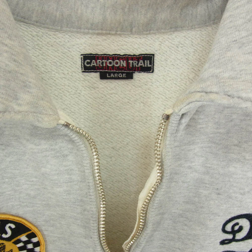 The REAL McCOY'S ザリアルマッコイズ CARTOON TRAIL ワッペン 刺繍 カートゥーン トレイル ハーフジップ スウェット グレー系 L【中古】 - Image 3