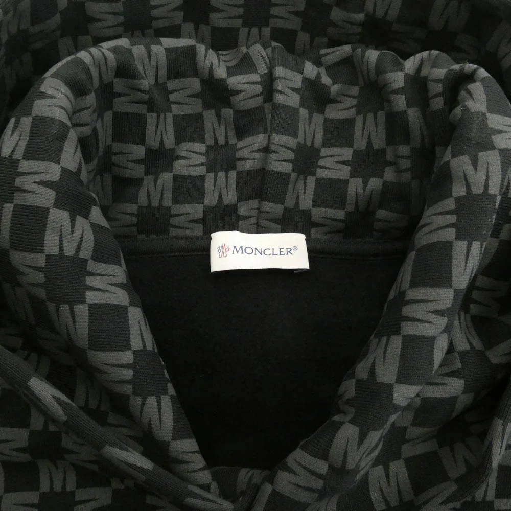 MONCLER モンクレール H20918G00039 899TX HOODIE 総柄 プルオーバー パーカー フーディー ブラック系 L【中古】 - Image 3
